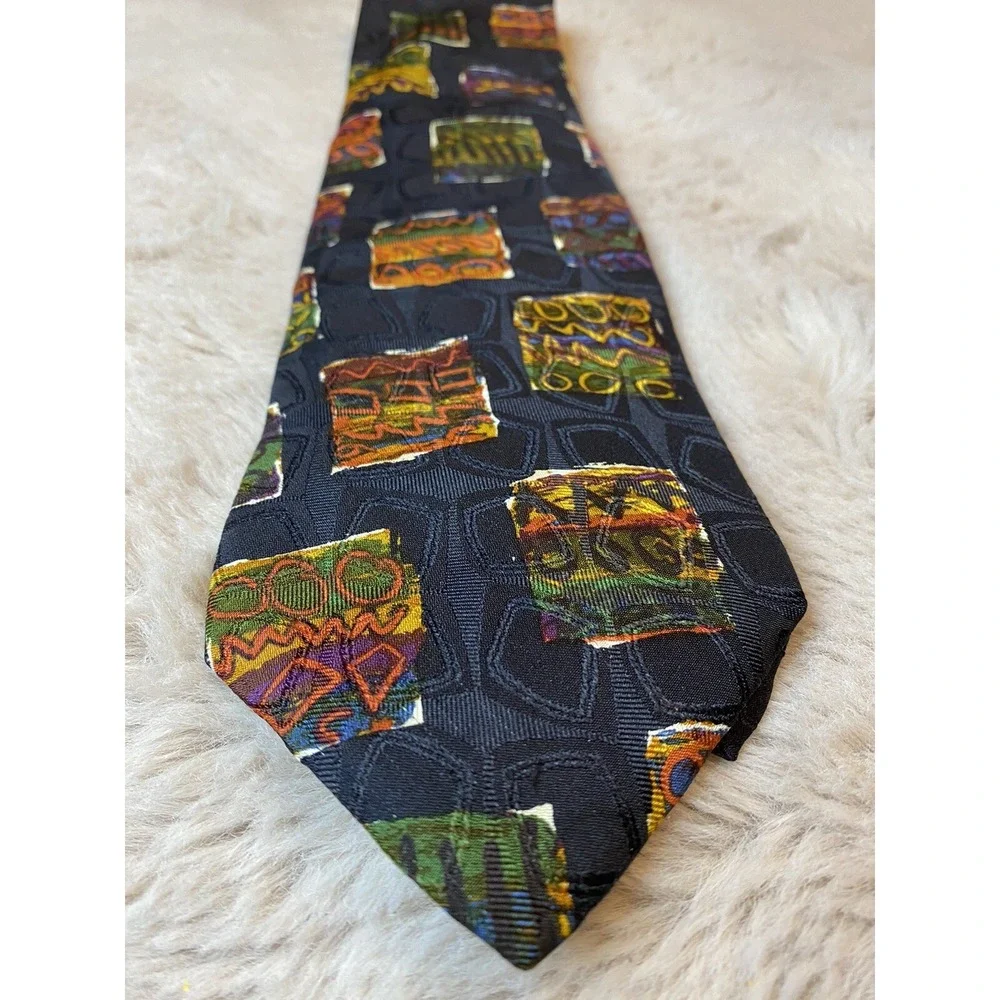HUGO BOSS Mens NeckTie Silk 100% Art Geometric Colors Made In Italy 57